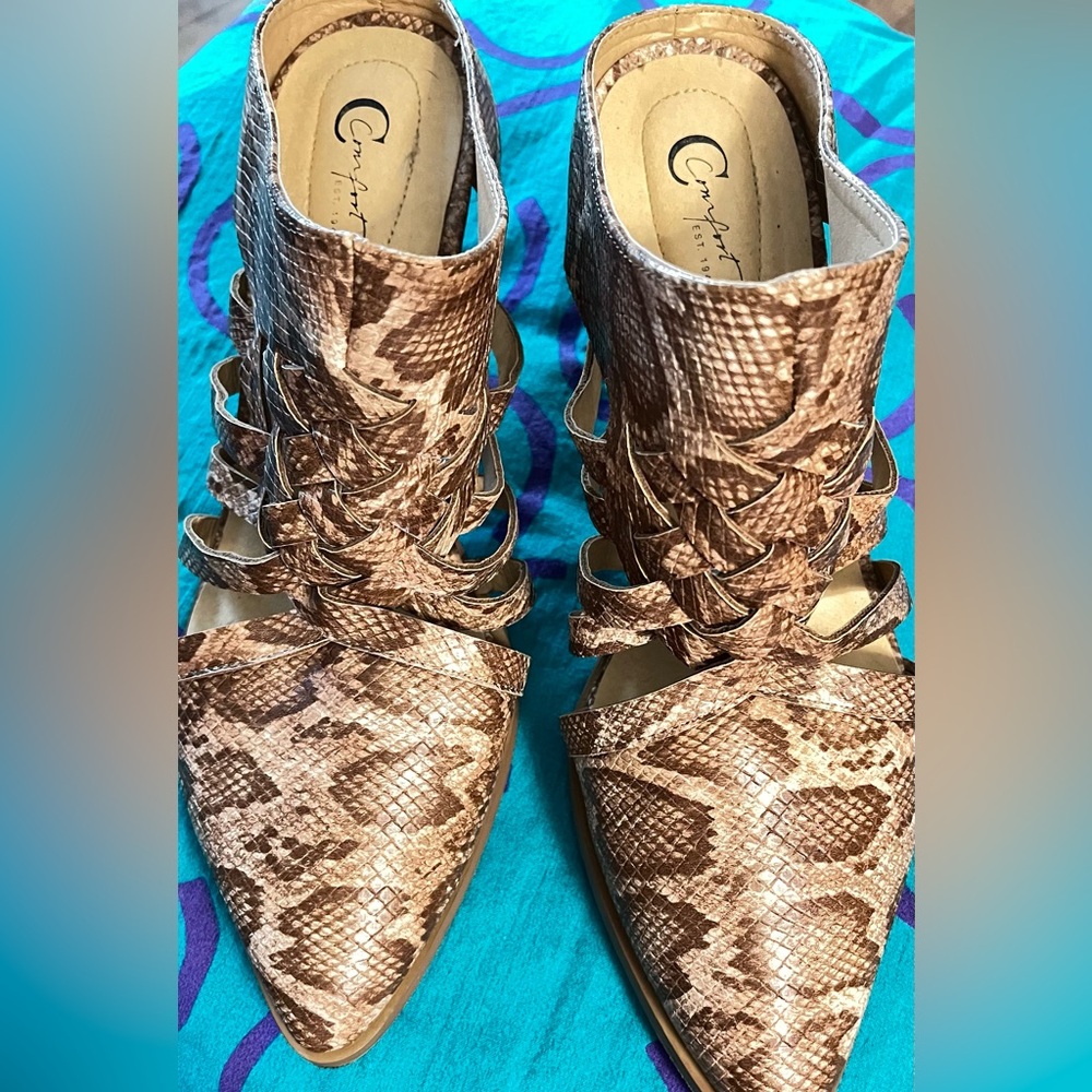Comfort est. 1946 shoe/bootie size 10M